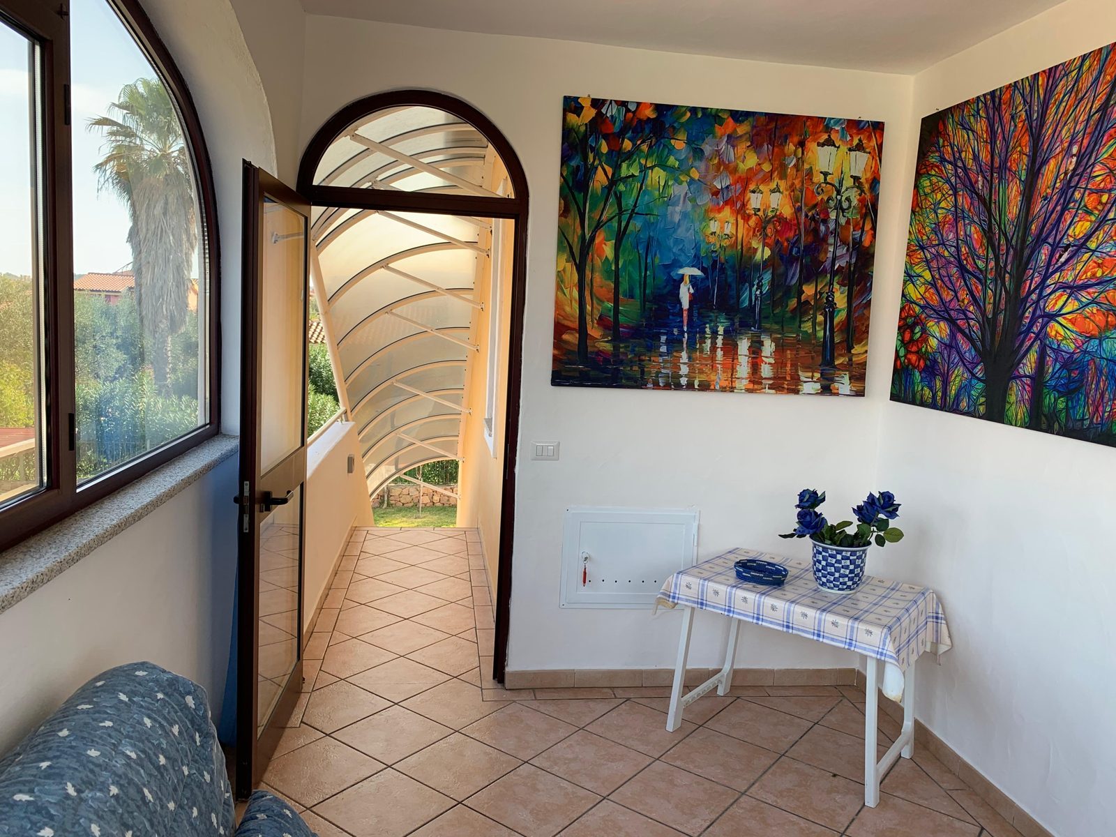 Entrance hall with artwork at Terrazza sul Mare — vacation rental in San Teodoro, Sardinia