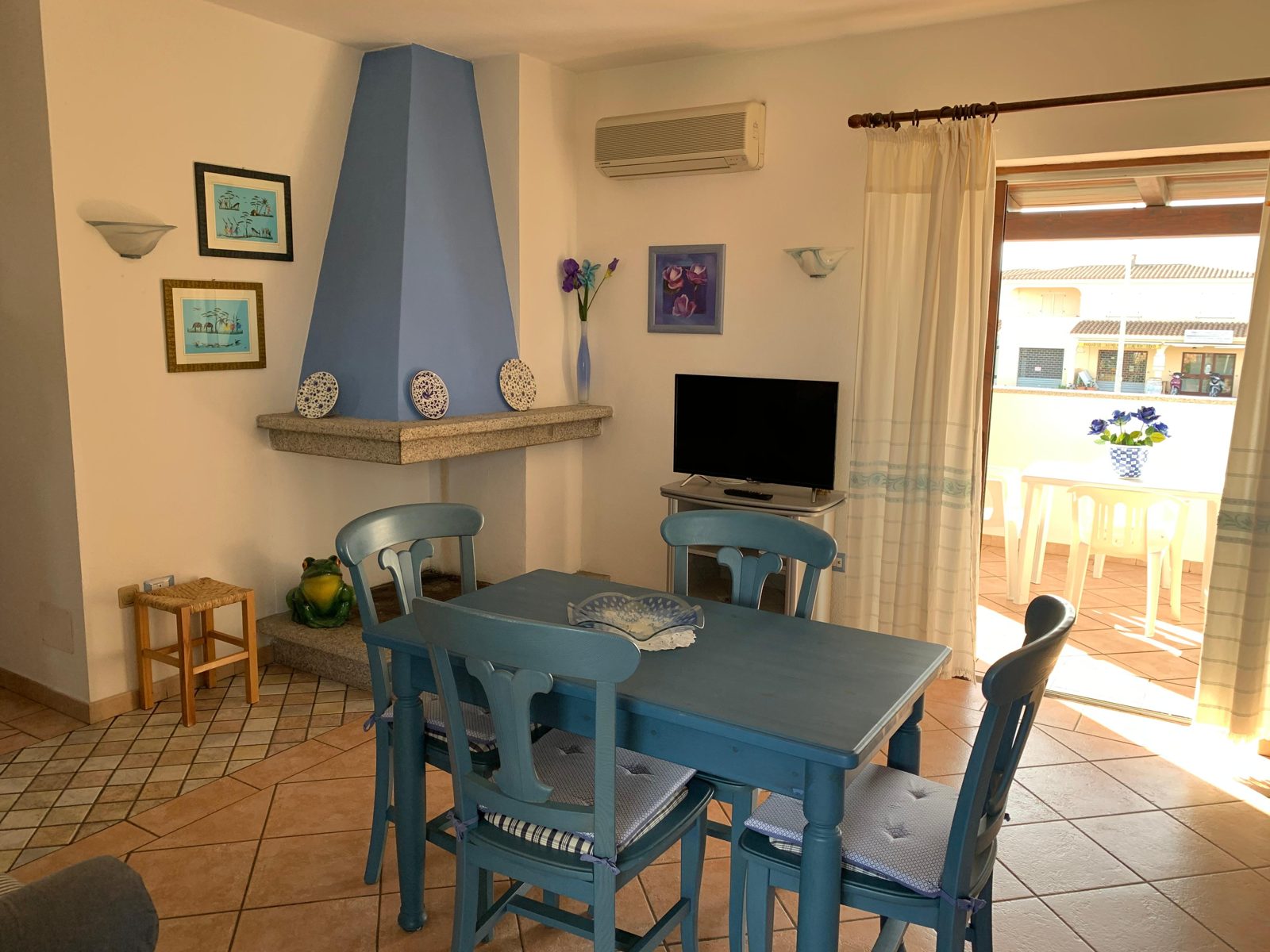 Dining area with fireplace and TV at Terrazza sul Mare — vacation rental in San Teodoro, Sardinia