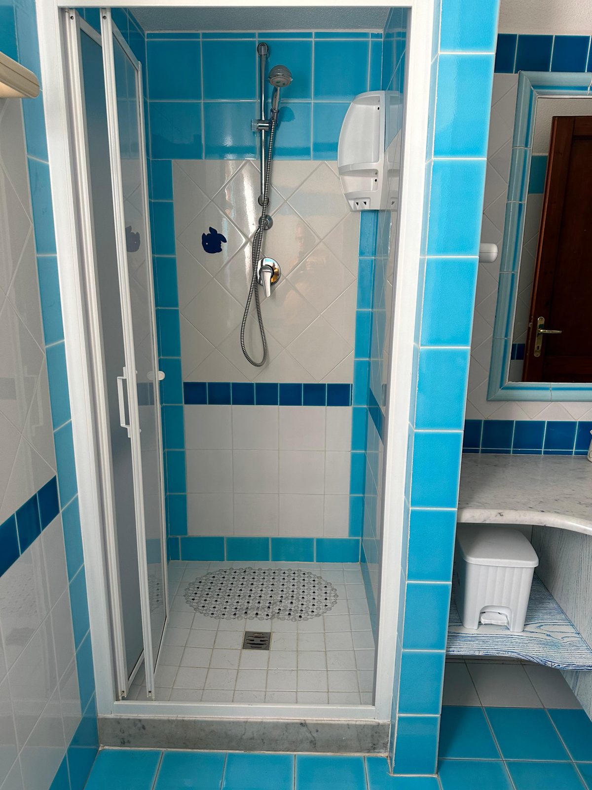 Shower cabin in the bathroom at Casa del Sole — vacation rental in San Teodoro, Sardinia