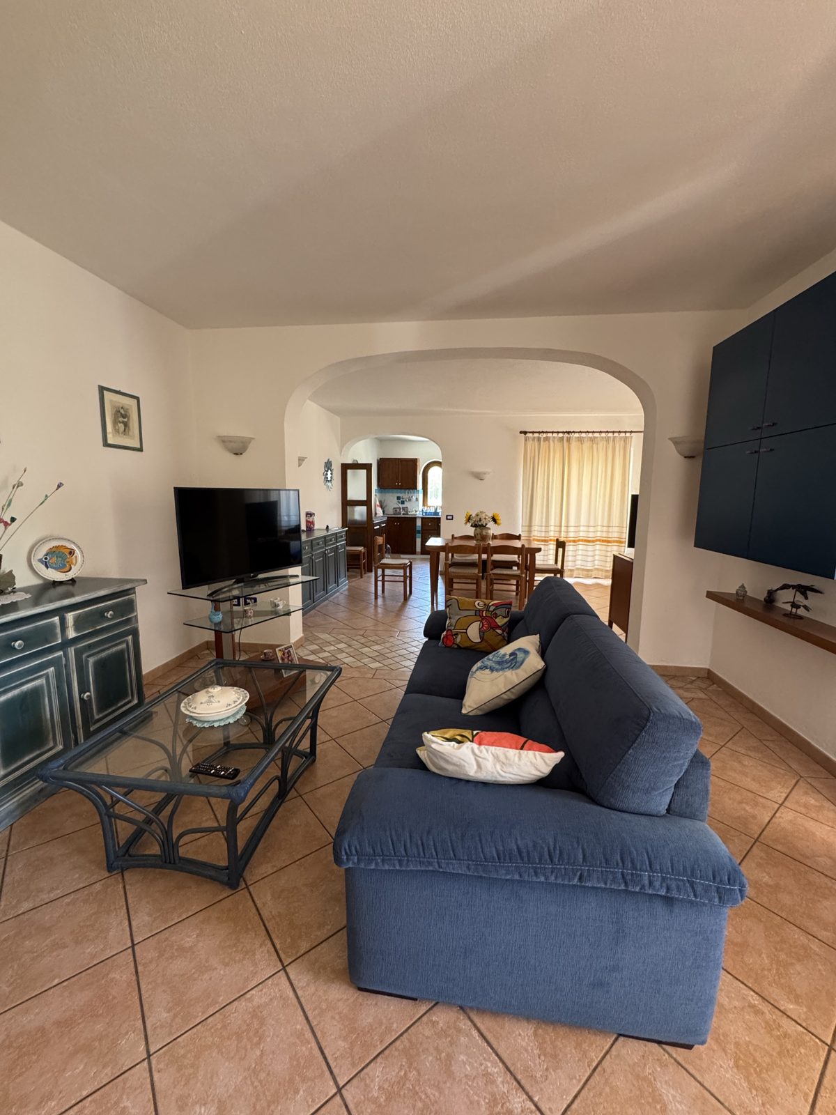 Living room with sofas and TV at Oasi del Mare — vacation rental in San Teodoro, Sardinia