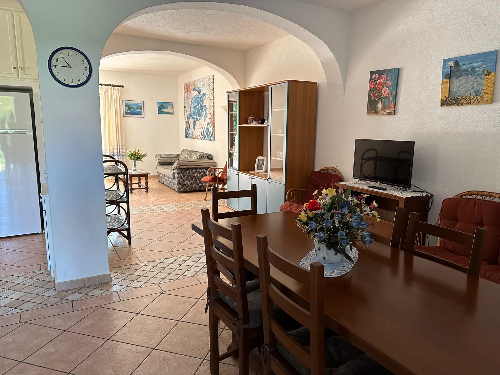 Dining area with table and TV at Casa del Sole — vacation rental in San Teodoro, Sardinia