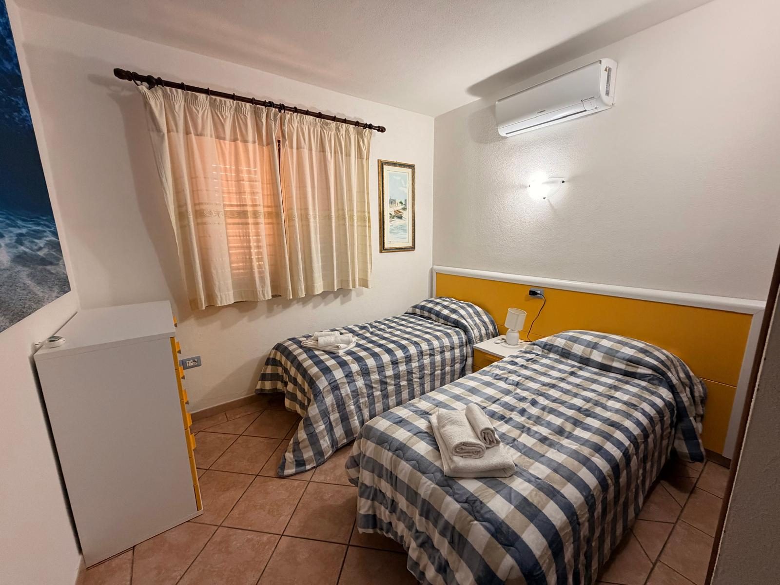 Twin bedroom with air conditioning at Casa del Sole — vacation rental in San Teodoro, Sardinia