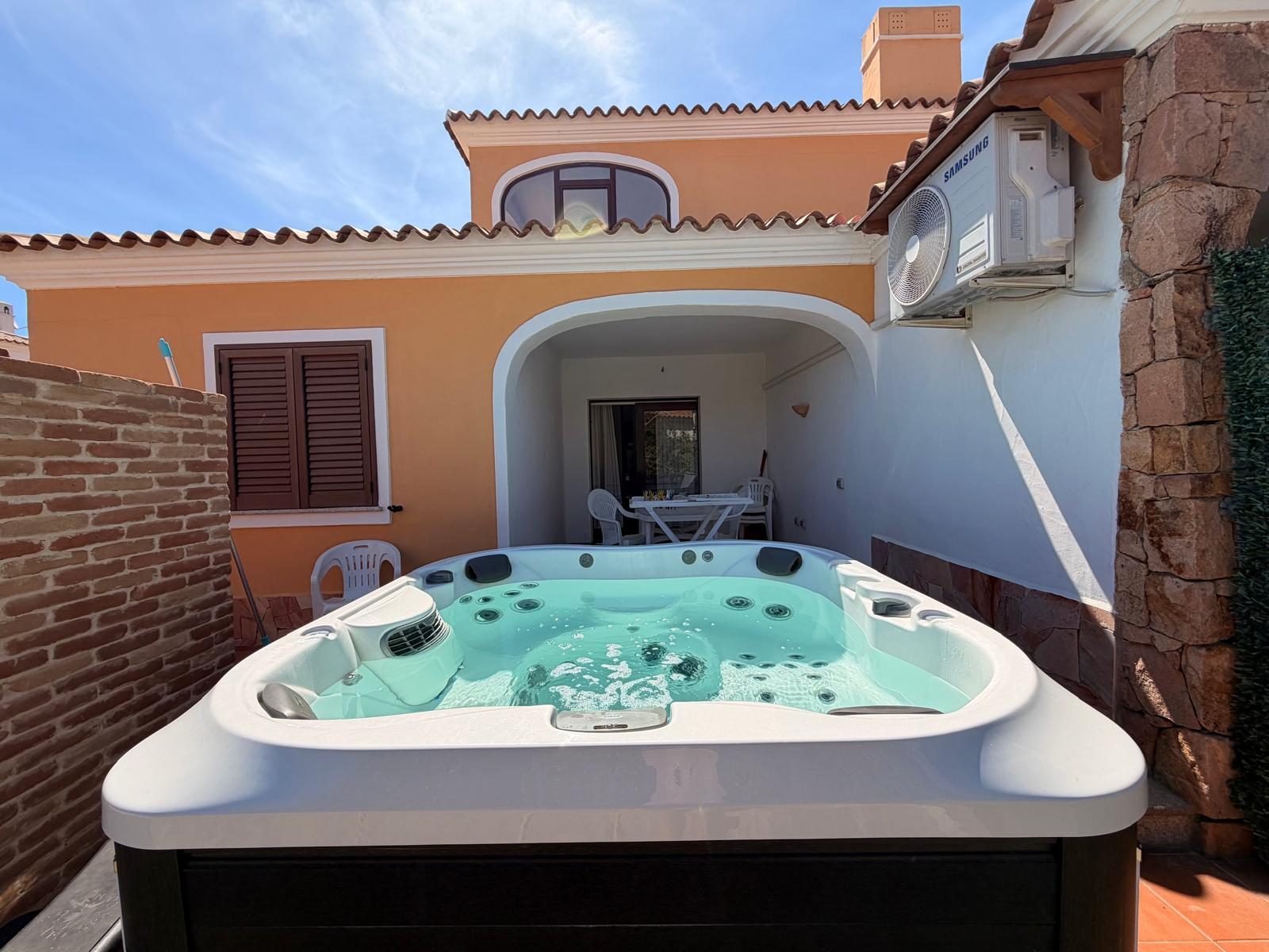 Outdoor jacuzzi on the terrace of Casa del Sole — vacation rental in San Teodoro, Sardinia