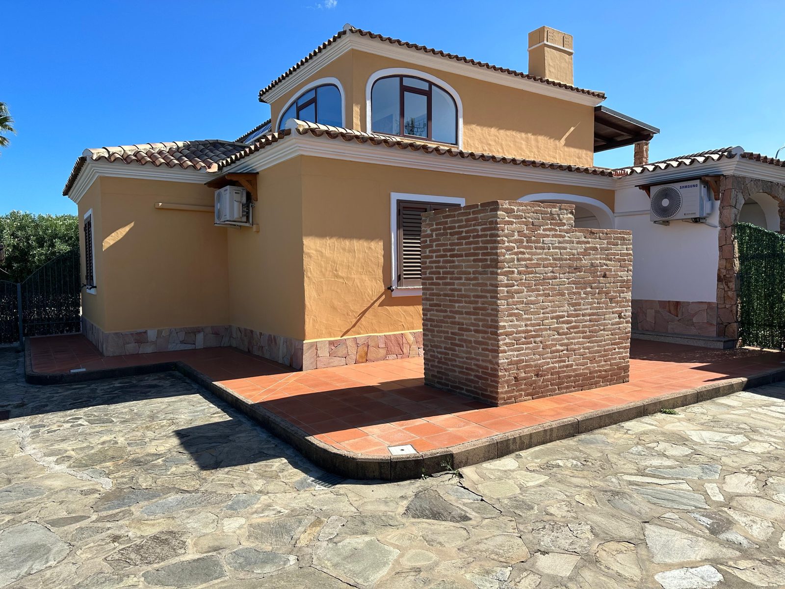 Exterior view of Casa del Sole in San Teodoro